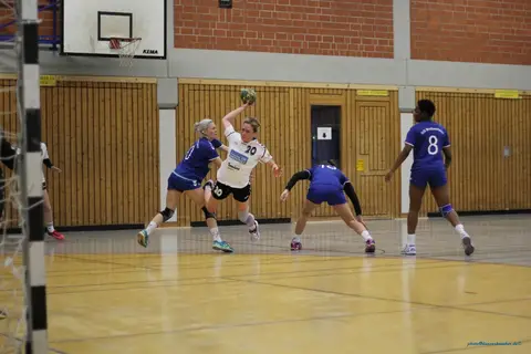 Damen 1 - SG Bretzenheim 2, Foto 8 von 34