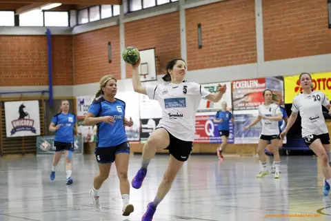 Damen1 - TV Engers, Foto 2 von 26