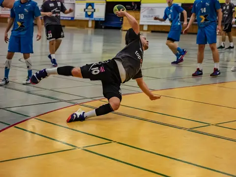 SV 64 A1 - TV Bitterfeld 02.12.18, Foto 22 von 48